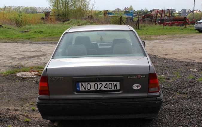 Opel Kadett cena 2800 przebieg: 76000, rok produkcji 1988 z Olsztyn małe 232